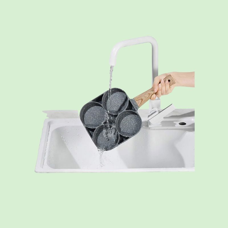 Poêle 4 trous antiadhésive montrant comment la laver et l’entretenir