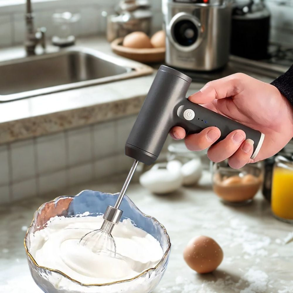 Batteur électrique sans fil et léger utilisé facilement sans câble en cuisine