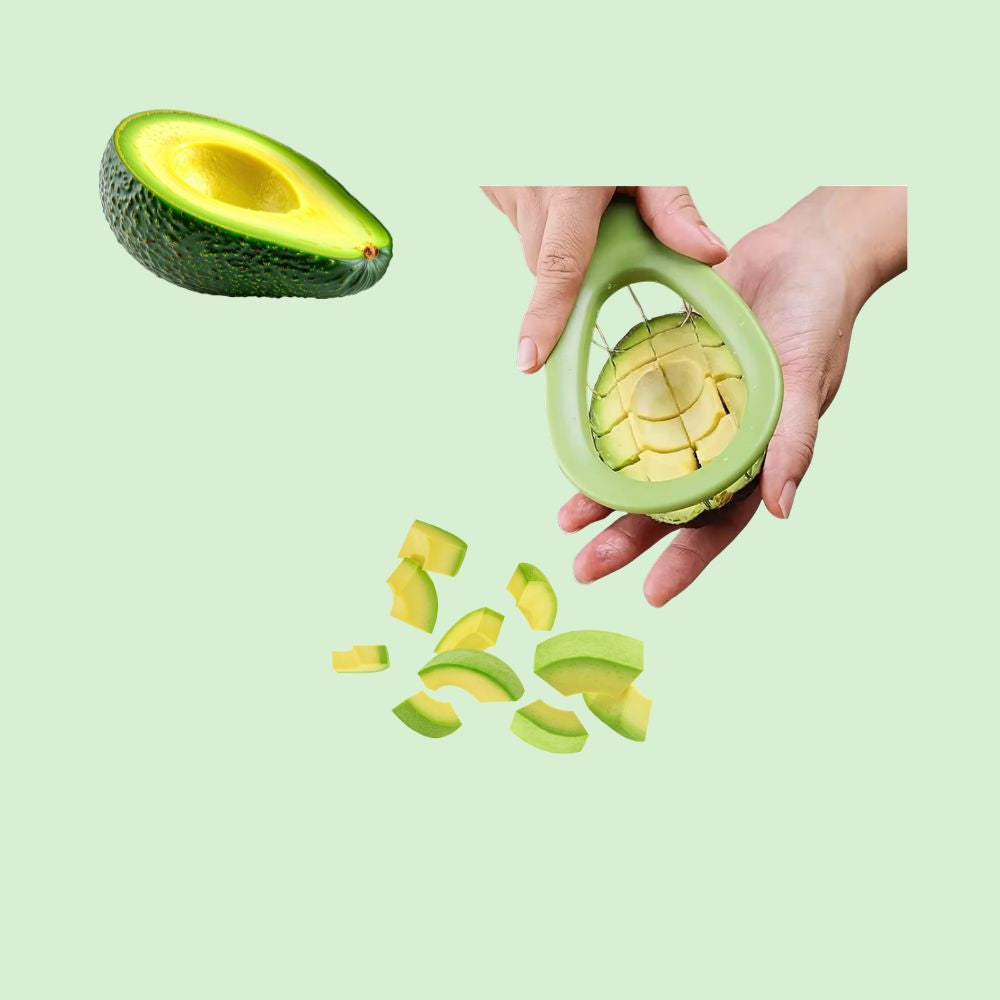coupe-avocat en inox en action pour découper un avocat en cubes réguliers 