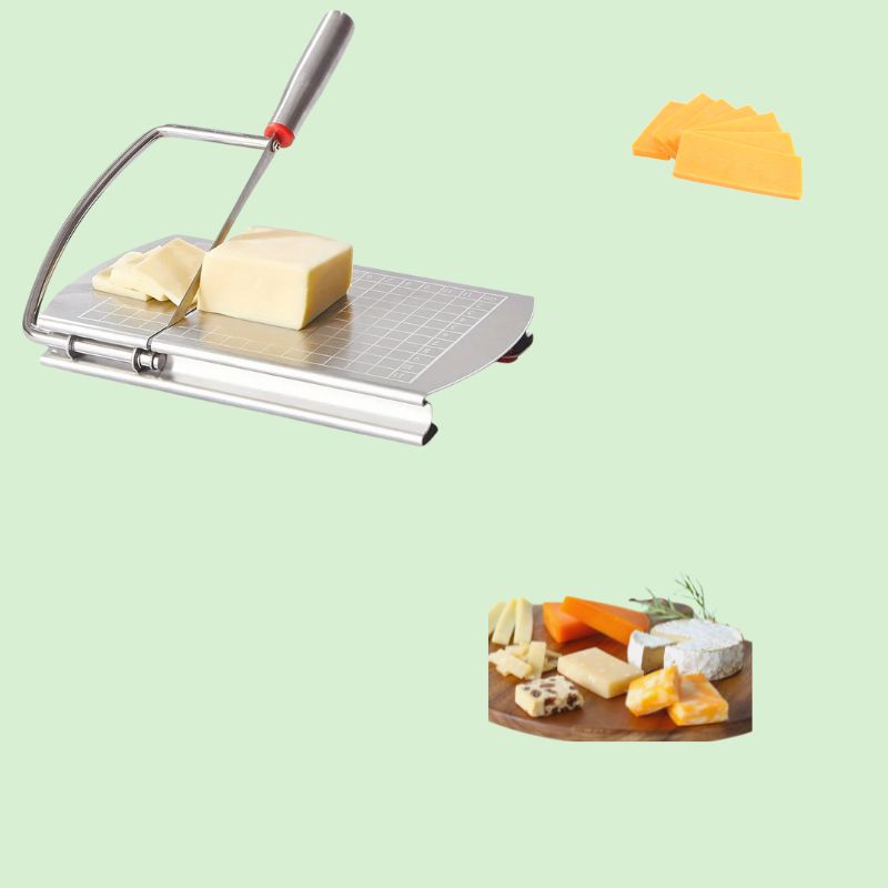 Coupe-fromage en inox posé à côté d’un plateau de fromages variés