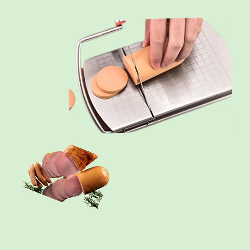 Coupe-fromage en inox en train de trancher du saucisson