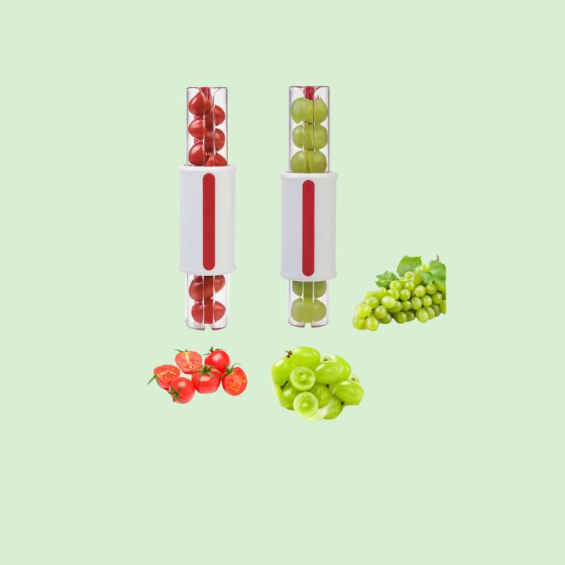 Coupe-fruits variantes rouge et verte remplies de fruits, avec fruits coupés à côté pour montrer leur utilisation