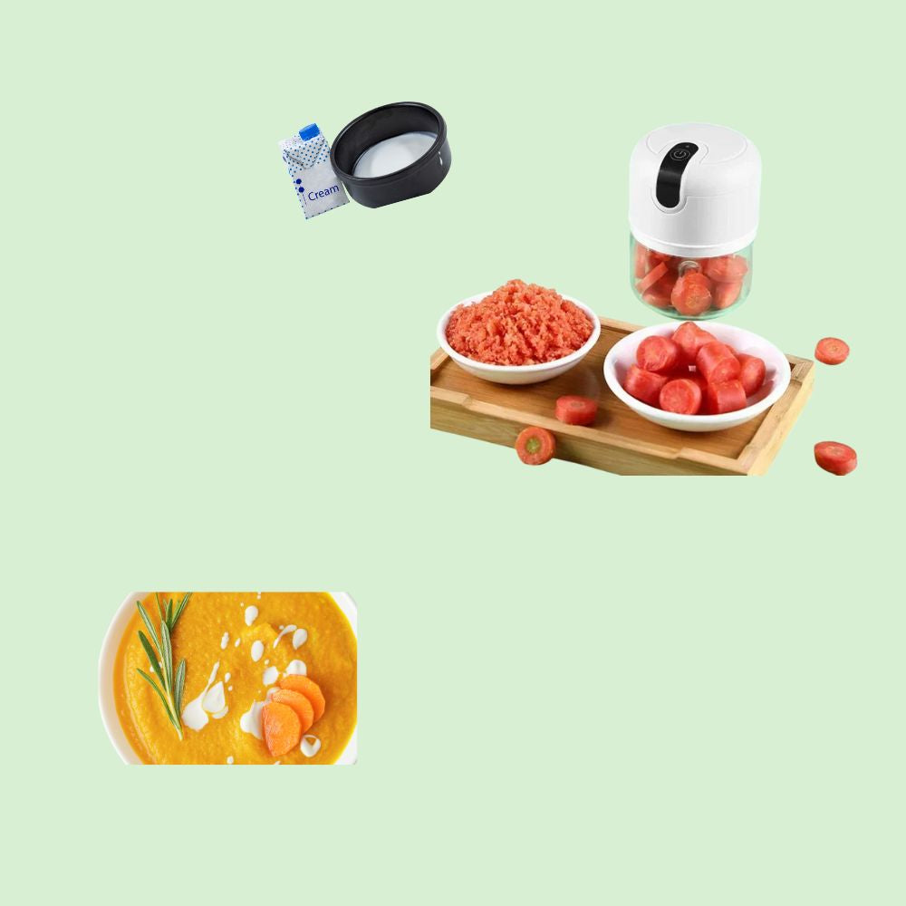 Mini hachoir électrique en train de mixer des carottes avec crème fraîche à côté et purée finale nappée de crème