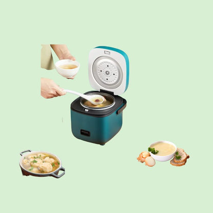 Mini cuiseur à riz électrique en train de préparer une soupe.