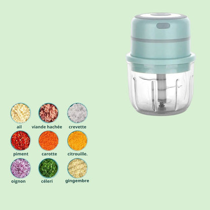 Mini hachoir électrique 300 ml de couleur verte, montrant sa capacité à mixer ail, oignon, carottes, piment et citrouille
