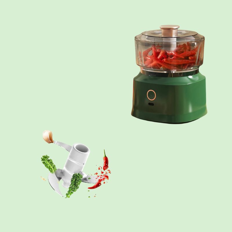 Mini hachoir électrique 350 ml mixant du piment avec lame visible.