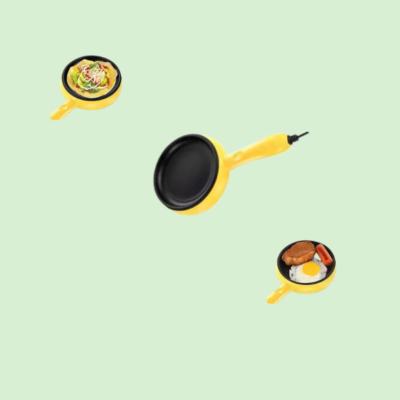 Trois mini poêles électriques, la centrale vide et les deux autres contenant des légumes et une omelette prepares
