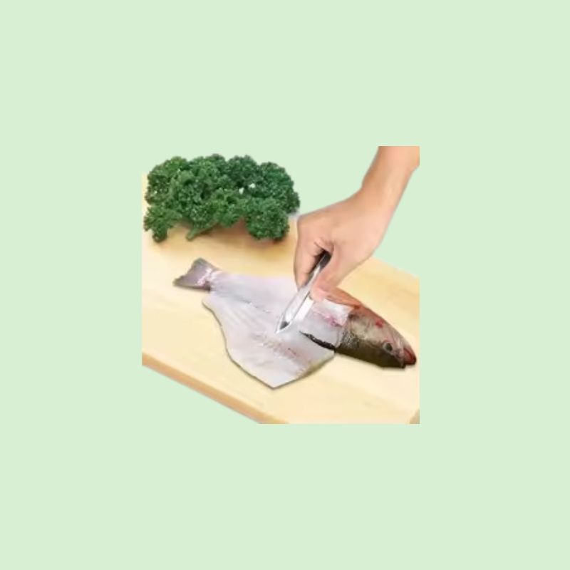 Personne utilisant une pince pour retirer les arêtes d’un poisson frais