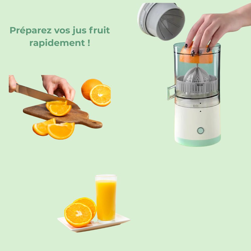Presse-agrumes compact et rechargeable avec un verre de jus de fruits frais et oranges à côté
